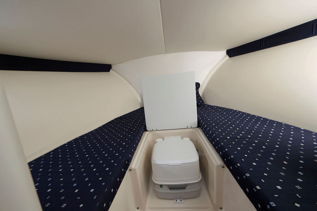 CC7875416_Capri_25_CabinHead_mj_preview.jpeg