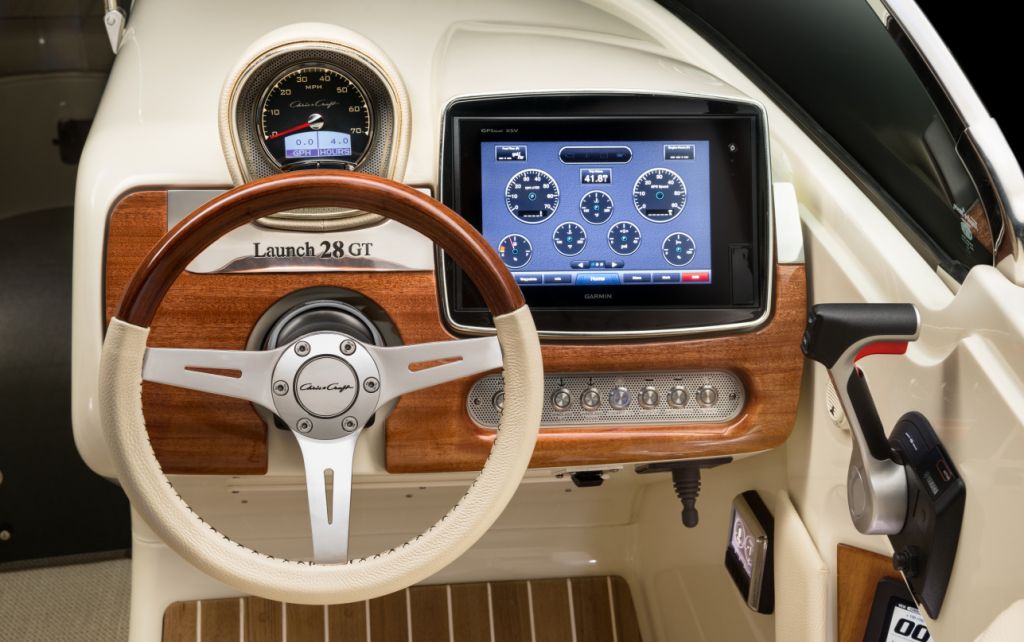 chris-craft-launch-28-gt-helm-screen-3.jpg